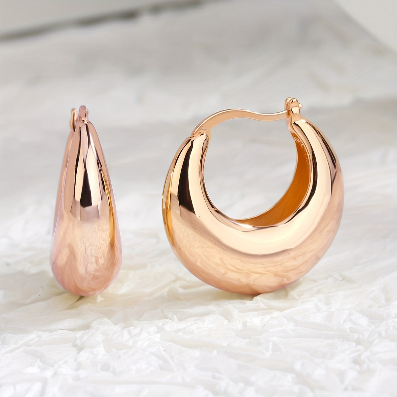 1 Pair Charm-In Elegant Hoop Earrings, 18K Golden Plated Copper, Fashionable Daily & Gift Wear, Valentine'S Day Suitable, All-Season Accessory
