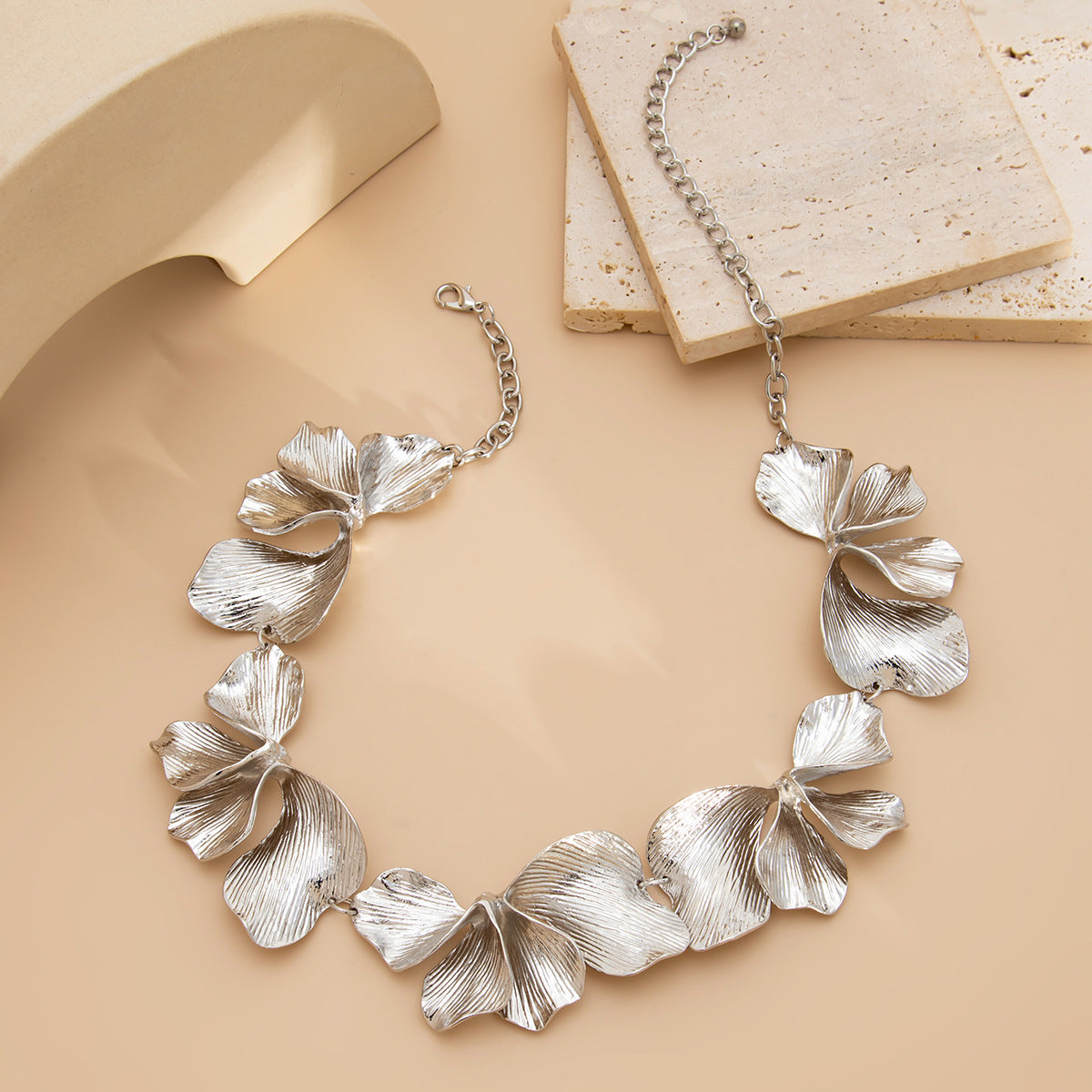 Fashion Pleated Texture Flower Necklace Unique Design